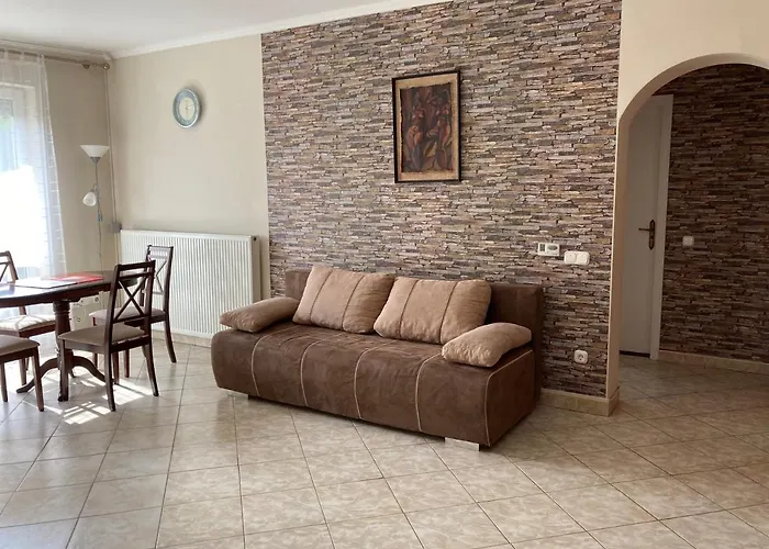 Kristály Apartman *